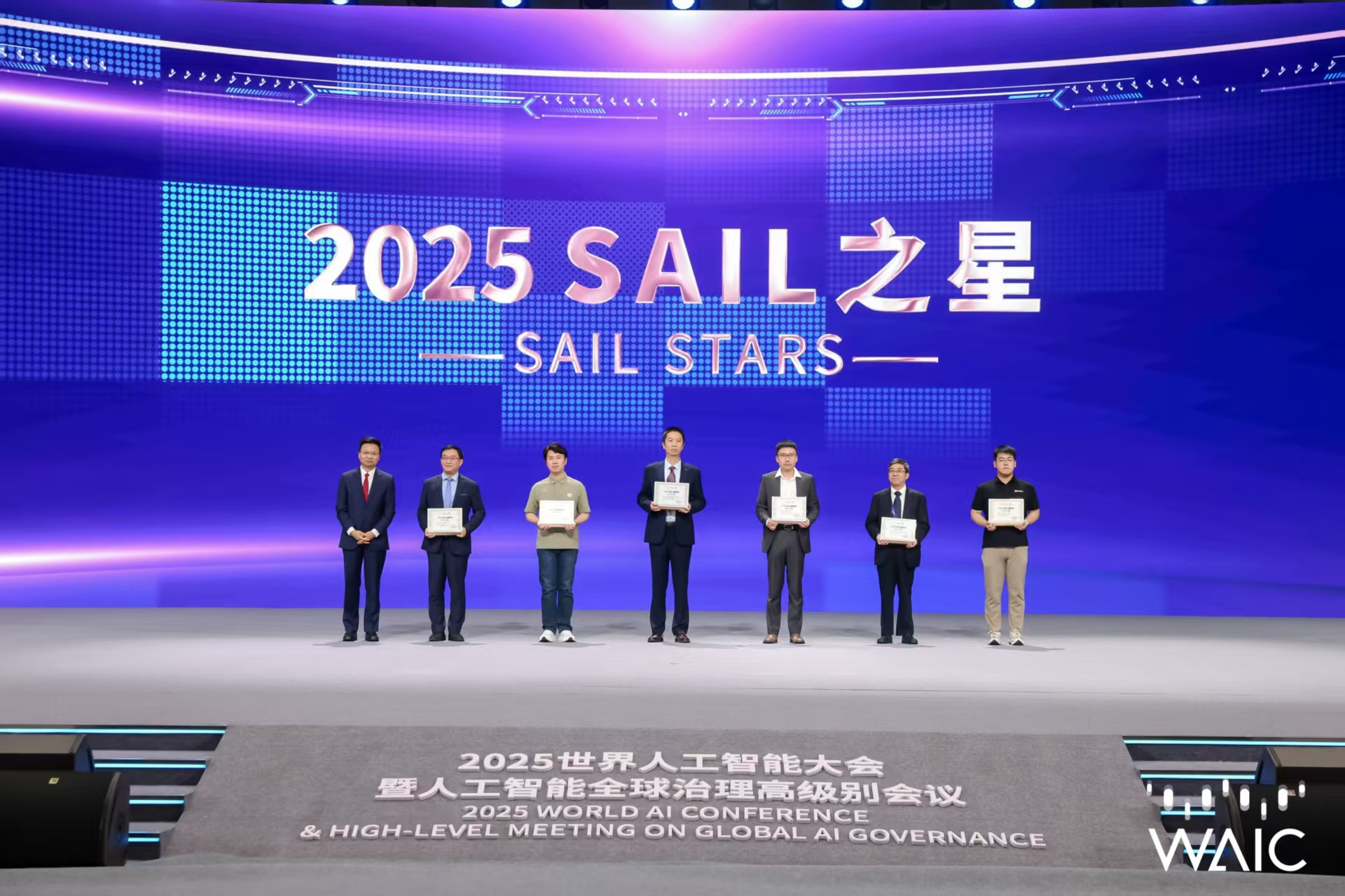 BB贝博艾弗森-霸榜10周！海信电视U7成开年爆款